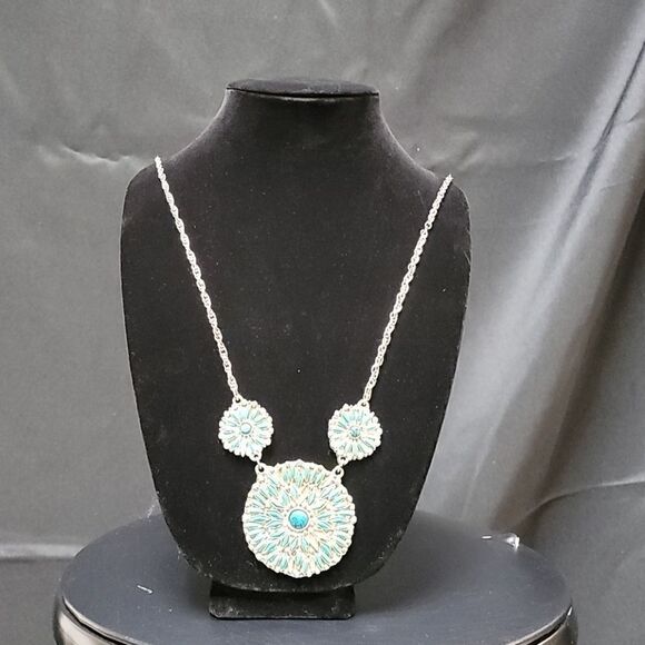𝅺SILVER AND TURQUOISE STATEMENT NECKLACE - Picture 3 of 6